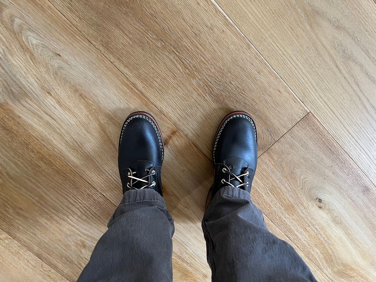 Photo by AnlgVsDgtl on June 7, 2025 of the Nicks MTO in Horween Black Waxed Flesh.
