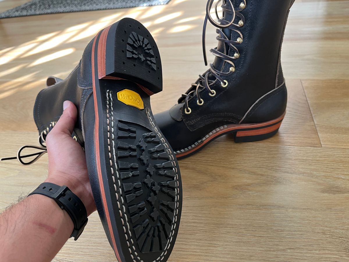 Photo by AnlgVsDgtl on June 7, 2025 of the Nicks MTO in Horween Black Waxed Flesh.