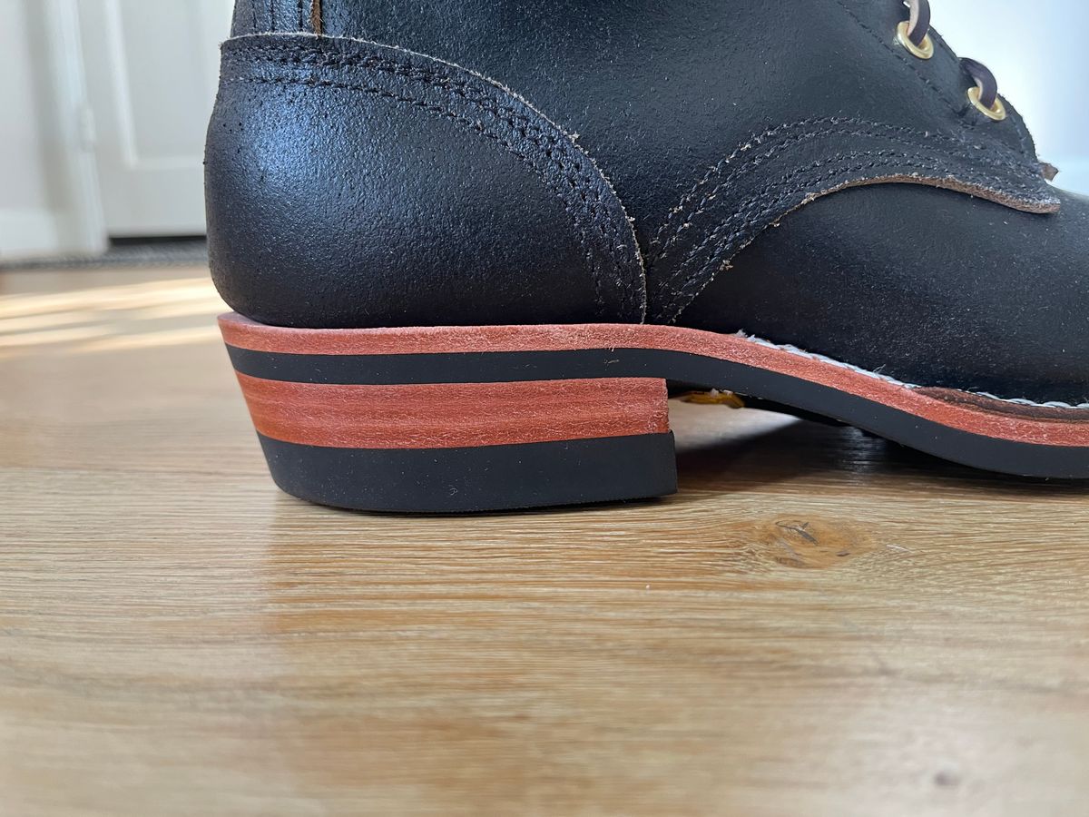 Photo by AnlgVsDgtl on June 7, 2025 of the Nicks MTO in Horween Black Waxed Flesh.
