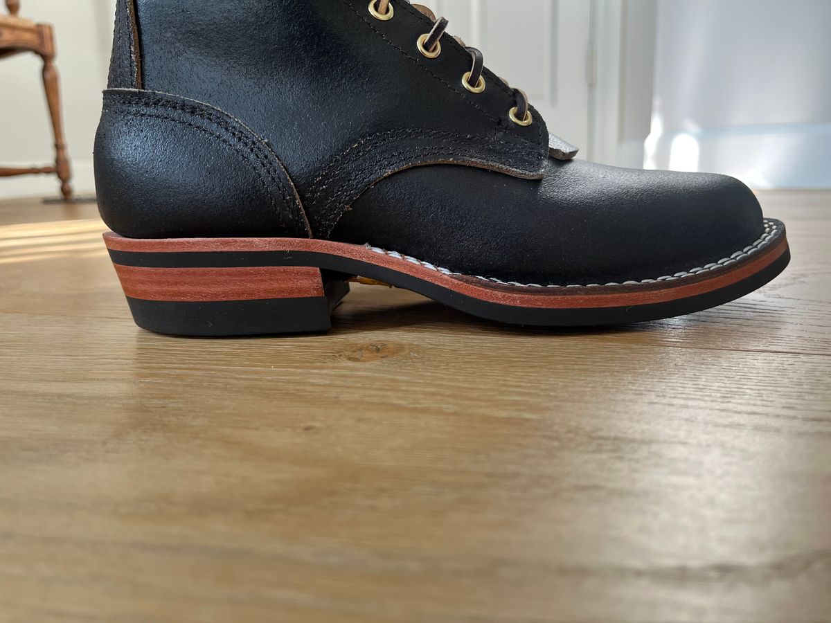Photo by AnlgVsDgtl on June 7, 2025 of the Nicks MTO in Horween Black Waxed Flesh.