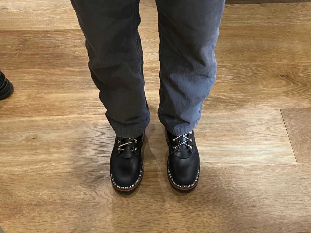 Photo by AnlgVsDgtl on June 7, 2025 of the Nicks MTO in Horween Black Waxed Flesh.