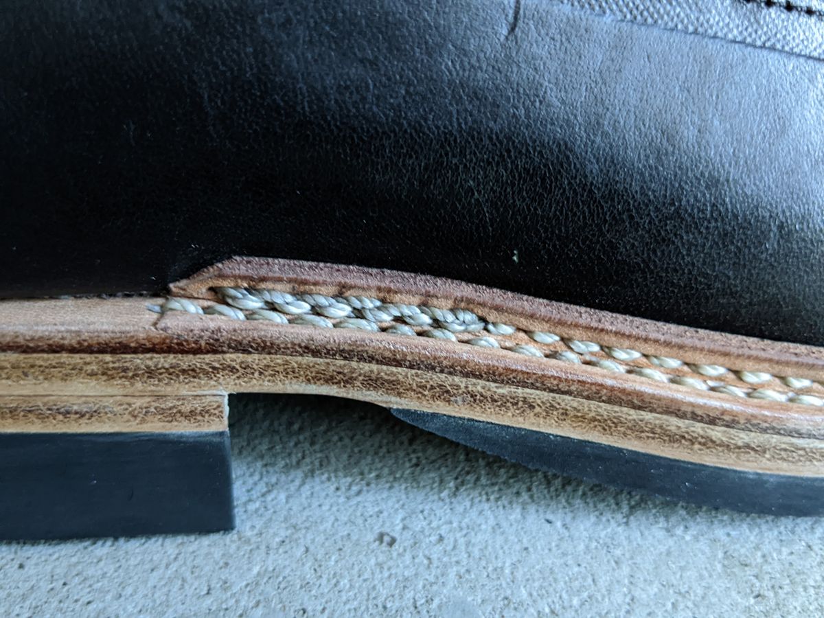 Photo by Rt on June 4, 2024 of the Sagara Cordmaster in Badalassi Carlo Oliva Minerva Overdyed Black.