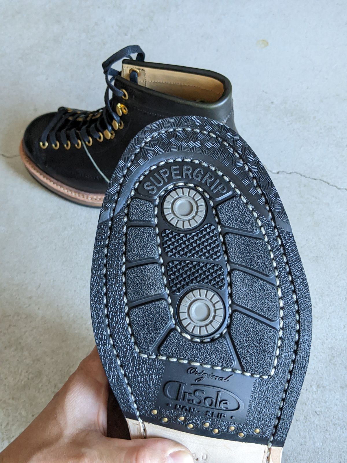 Photo by Rt on June 4, 2024 of the Sagara Cordmaster in Badalassi Carlo Oliva Minerva Overdyed Black.