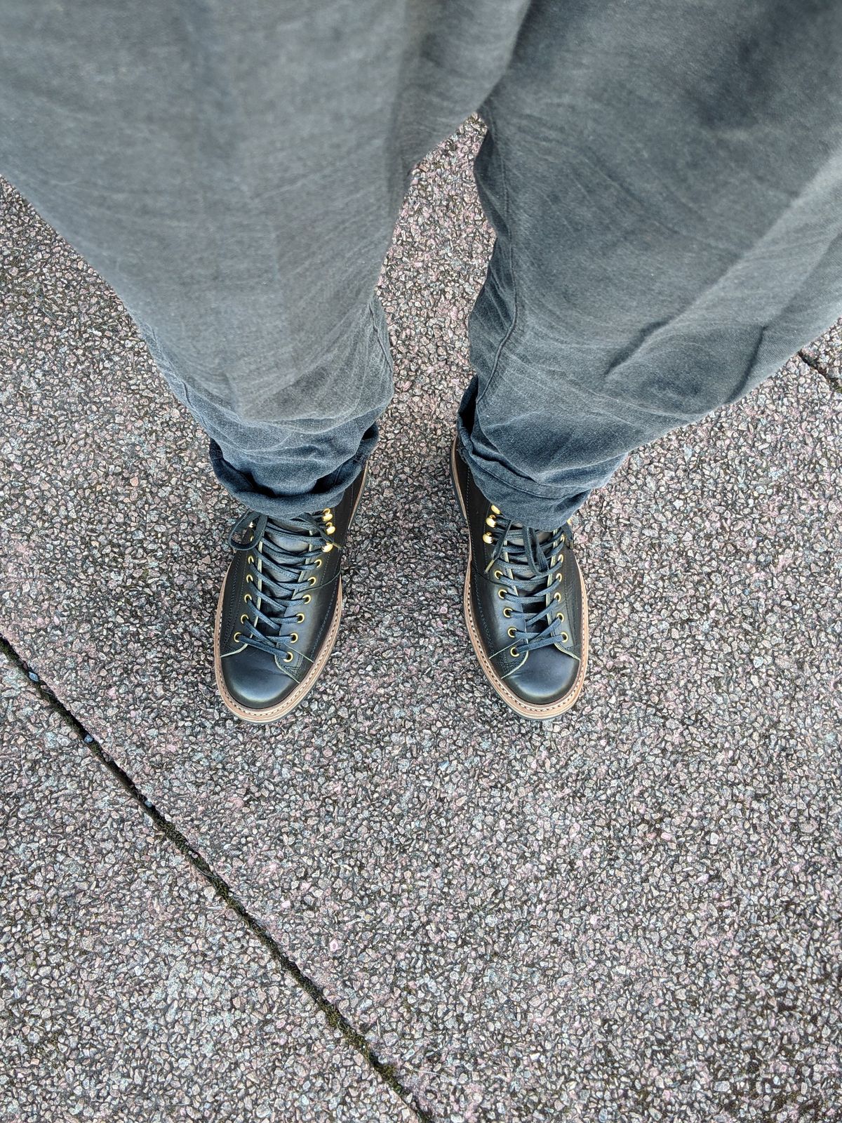 Photo by Rt on June 4, 2024 of the Sagara Cordmaster in Badalassi Carlo Oliva Minerva Overdyed Black.