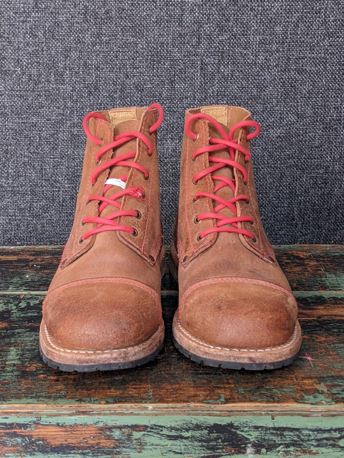 Photo by Rt on October 4, 2025 of the Urban Shepherd Country in Hand-buffed Portuguese top-grain Cowhide Leather, 2,2mm thick.