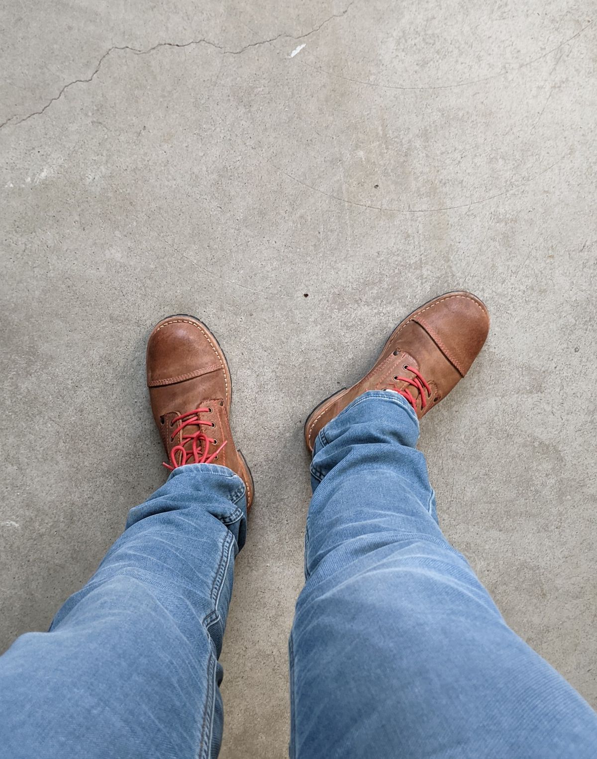 Photo by Rt on October 4, 2025 of the Urban Shepherd Country in Hand-buffed Portuguese top-grain Cowhide Leather, 2,2mm thick.
