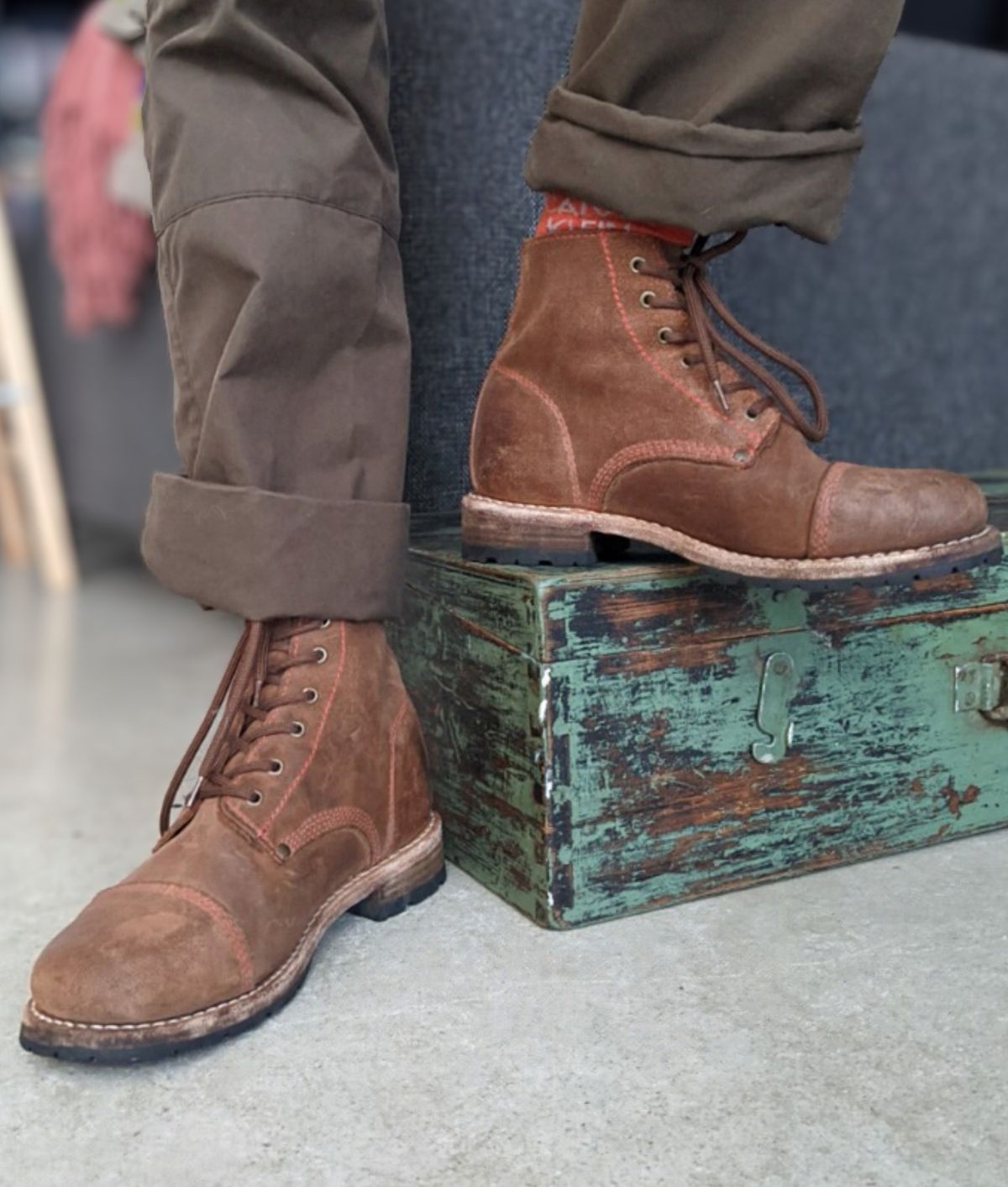 Photo by Rt on January 3, 2026 of the Urban Shepherd Country in Hand-buffed Portuguese top-grain Cowhide Leather, 2,2mm thick.