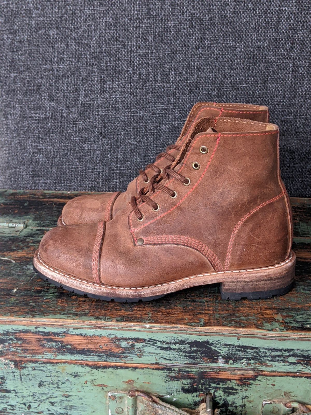 Photo by Rt on January 3, 2026 of the Urban Shepherd Country in Hand-buffed Portuguese top-grain Cowhide Leather, 2,2mm thick.