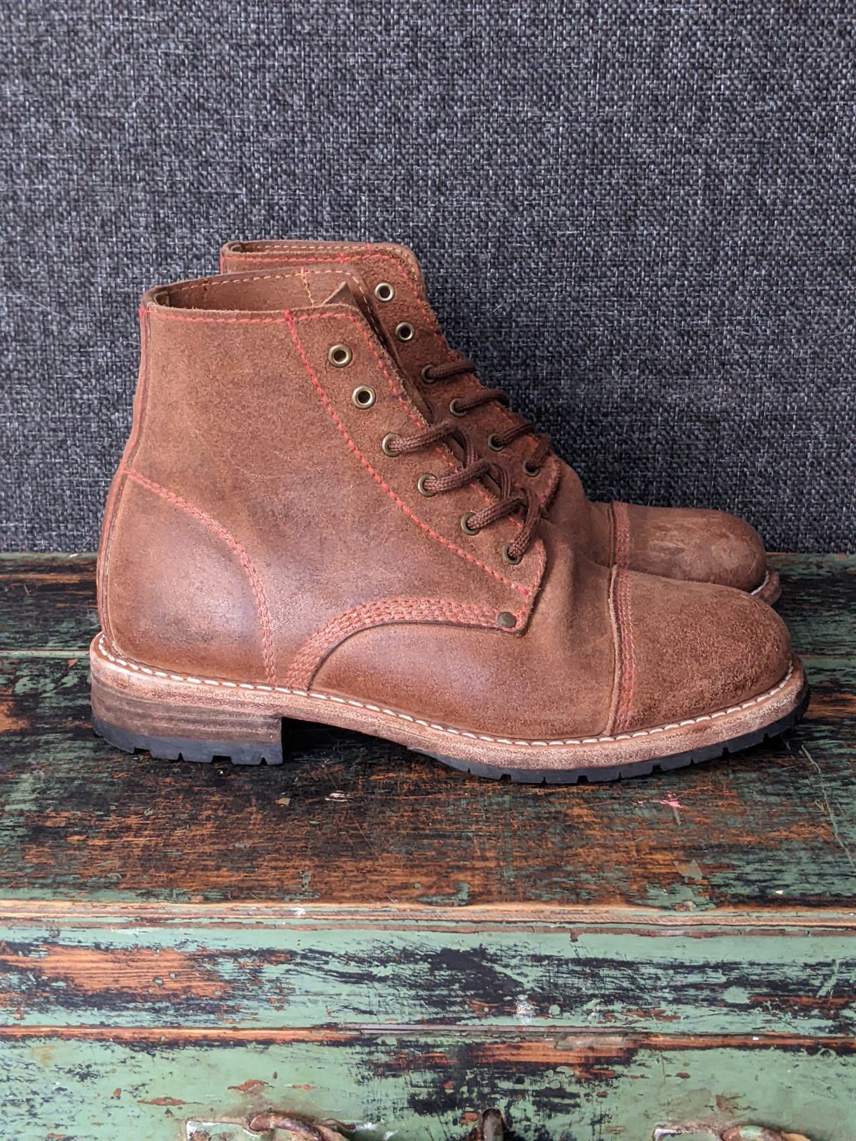 Photo by Rt on January 3, 2026 of the Urban Shepherd Country in Hand-buffed Portuguese top-grain Cowhide Leather, 2,2mm thick.