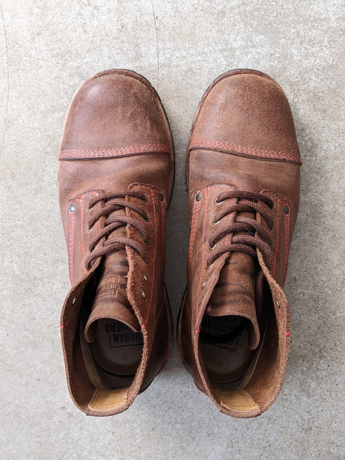 Photo by Rt on January 3, 2026 of the Urban Shepherd Country in Hand-buffed Portuguese top-grain Cowhide Leather, 2,2mm thick.