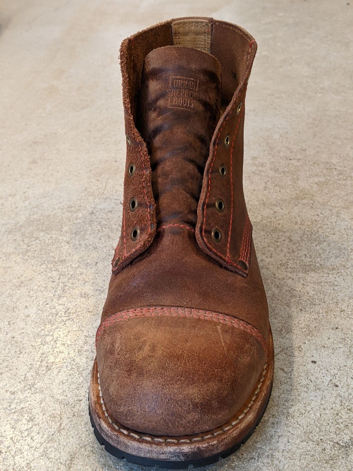 Photo by Rt on January 11, 2026 of the Urban Shepherd Country in Hand-buffed Portuguese top-grain Cowhide Leather, 2,2mm thick.