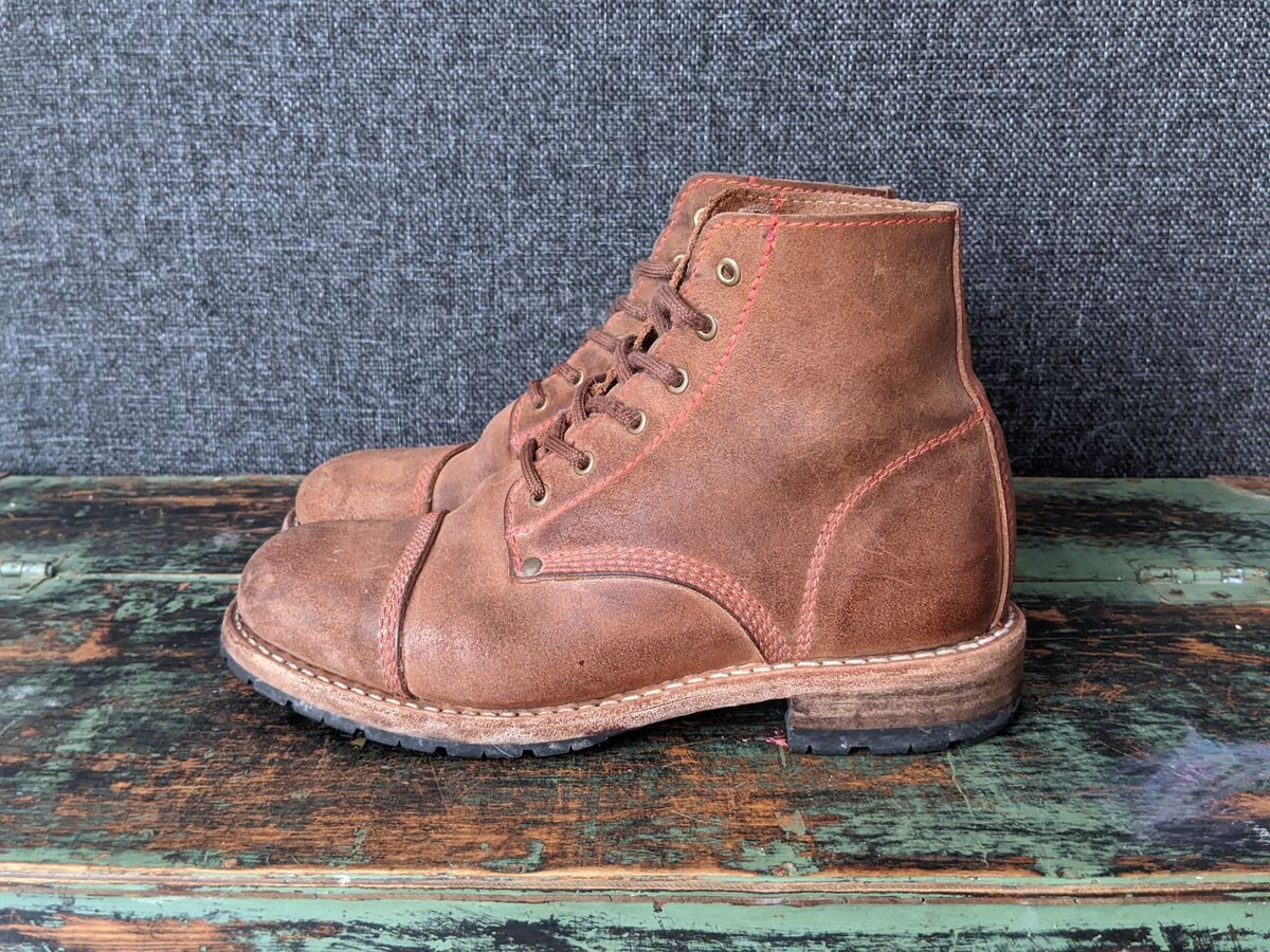 Photo by Rt on February 5, 2026 of the Urban Shepherd Country in Hand-buffed Portuguese top-grain Cowhide Leather, 2,2mm thick.