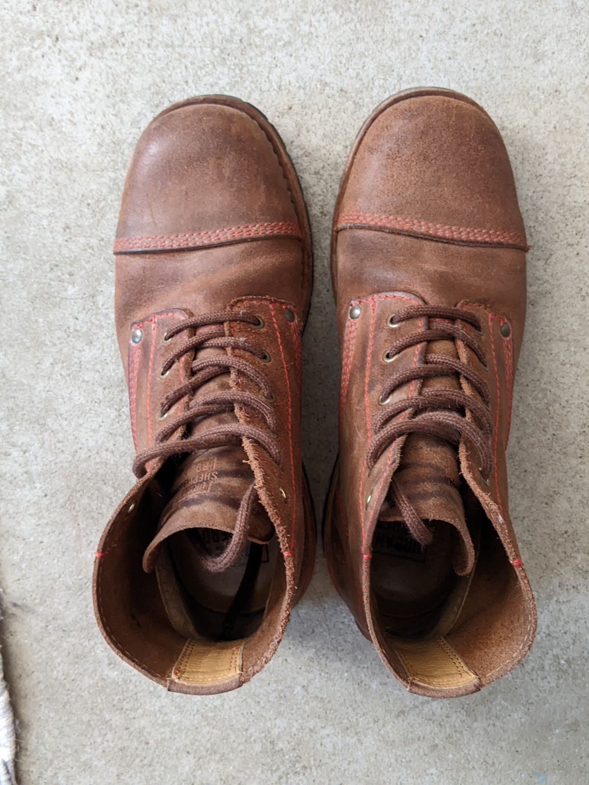 Photo by Rt on February 5, 2026 of the Urban Shepherd Country in Hand-buffed Portuguese top-grain Cowhide Leather, 2,2mm thick.