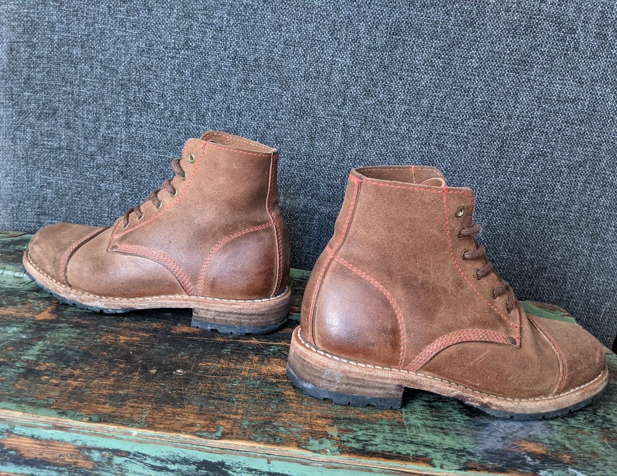 Photo by Rt on February 5, 2026 of the Urban Shepherd Country in Hand-buffed Portuguese top-grain Cowhide Leather, 2,2mm thick.