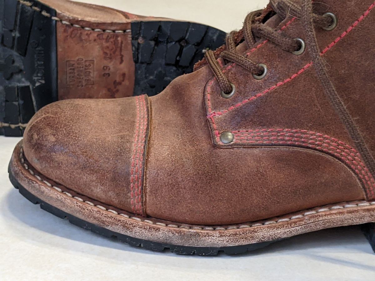 Photo by Rt on February 9, 2026 of the Urban Shepherd Country in Hand-buffed Portuguese top-grain Cowhide Leather, 2,2mm thick.