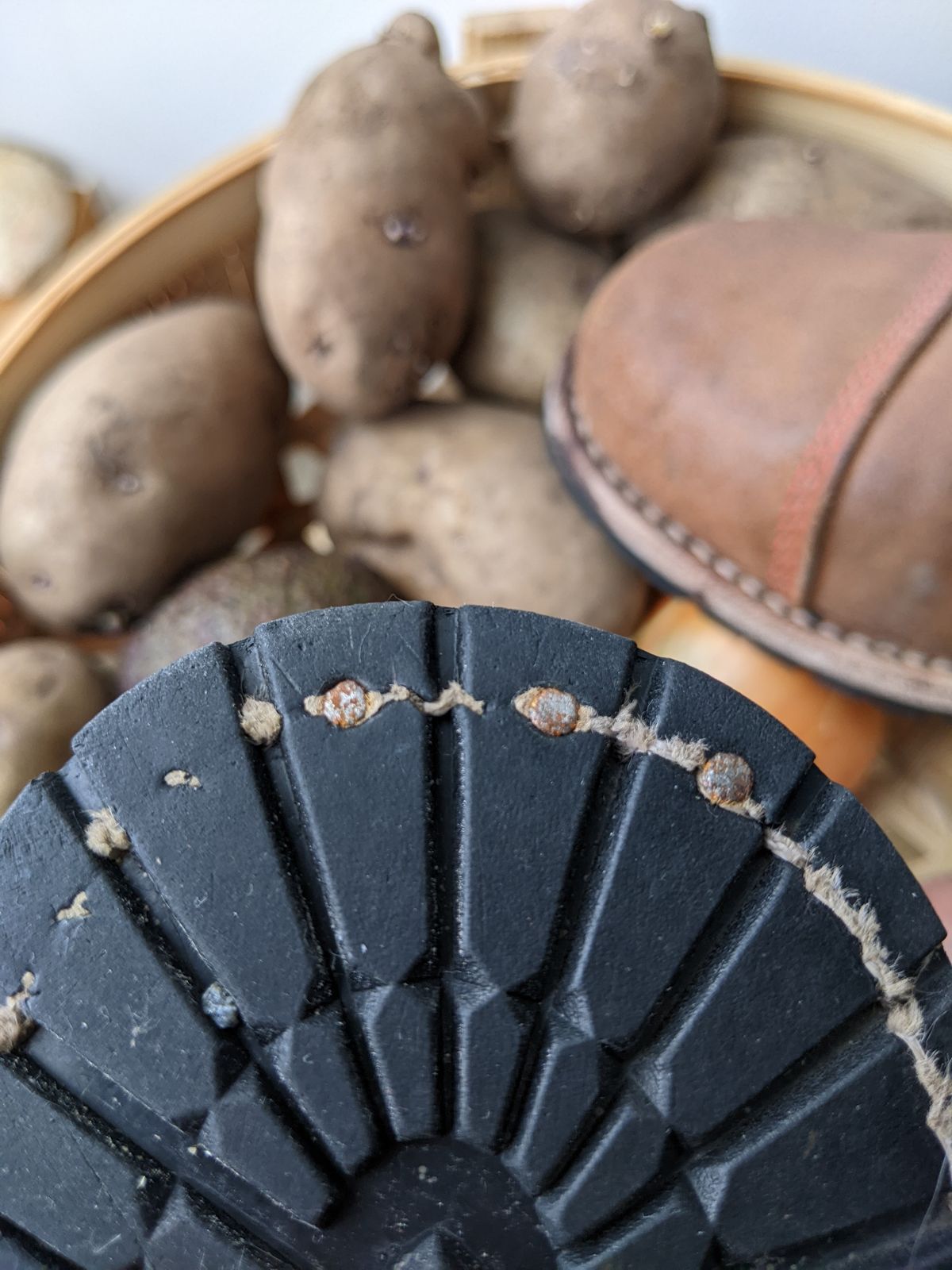 Photo by Rt on March 2, 2026 of the Urban Shepherd Country in Hand-buffed Portuguese top-grain Cowhide Leather, 2,2mm thick.