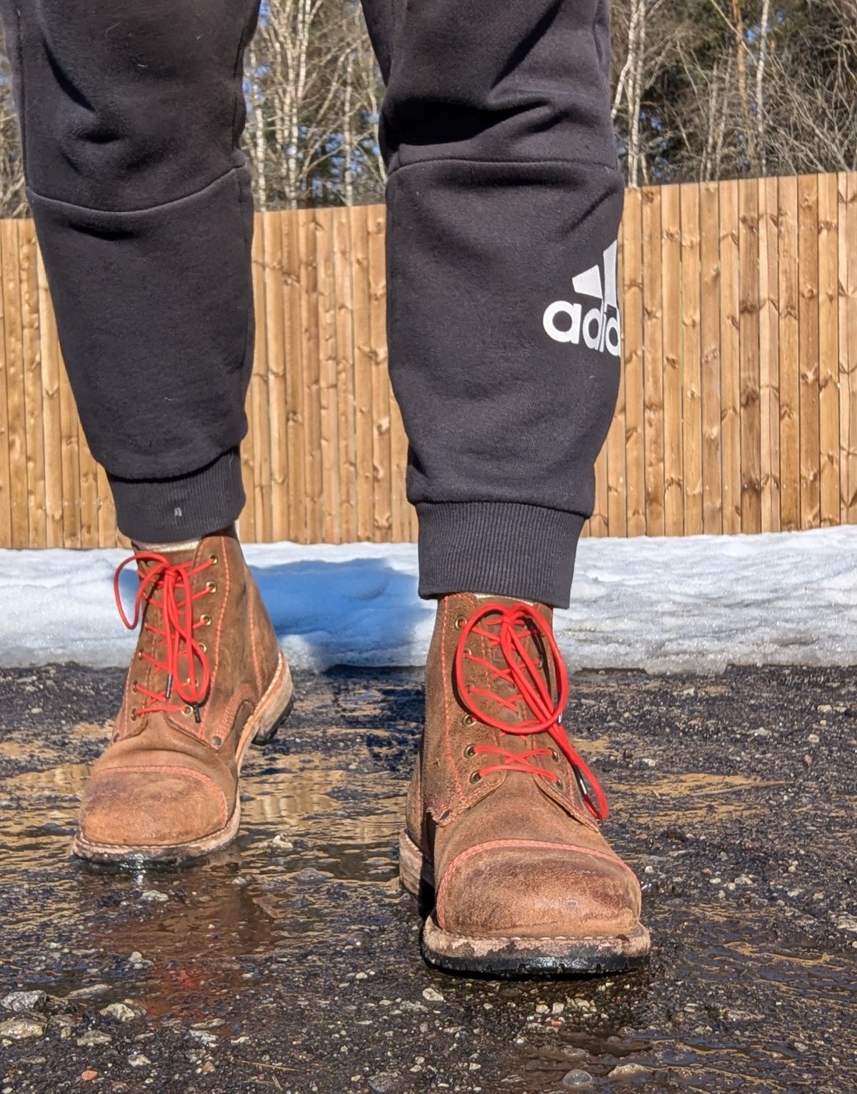 Photo by Rt on March 5, 2026 of the Urban Shepherd Country in Hand-buffed Portuguese top-grain Cowhide Leather, 2,2mm thick.