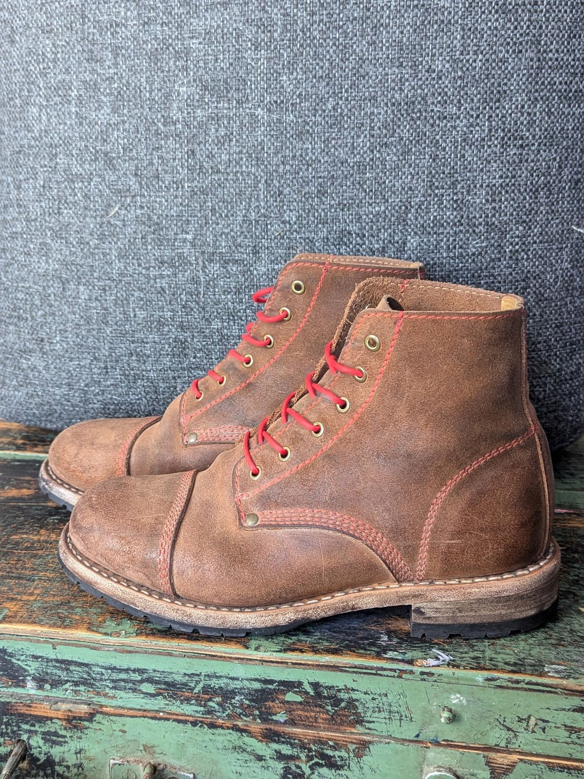 Photo by Rt on March 5, 2026 of the Urban Shepherd Country in Hand-buffed Portuguese top-grain Cowhide Leather, 2,2mm thick.