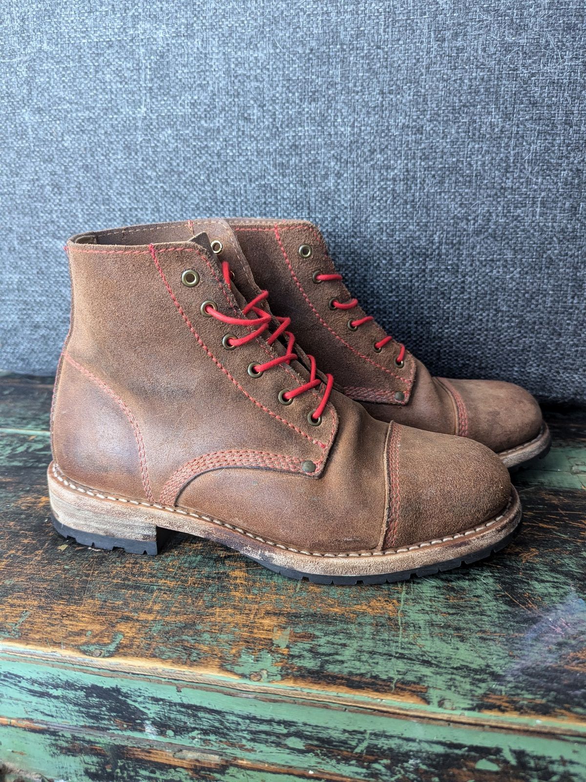 Photo by Rt on March 5, 2026 of the Urban Shepherd Country in Hand-buffed Portuguese top-grain Cowhide Leather, 2,2mm thick.