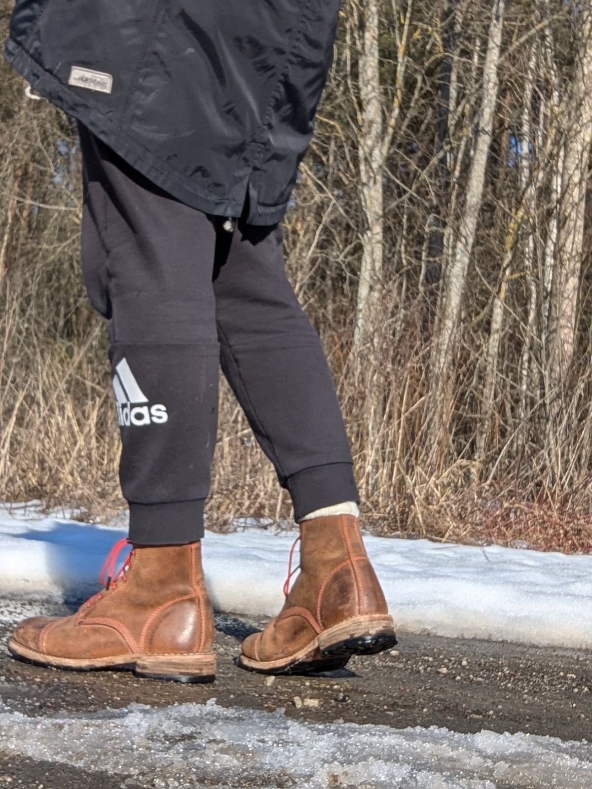 Photo by Rt on March 5, 2026 of the Urban Shepherd Country in Hand-buffed Portuguese top-grain Cowhide Leather, 2,2mm thick.