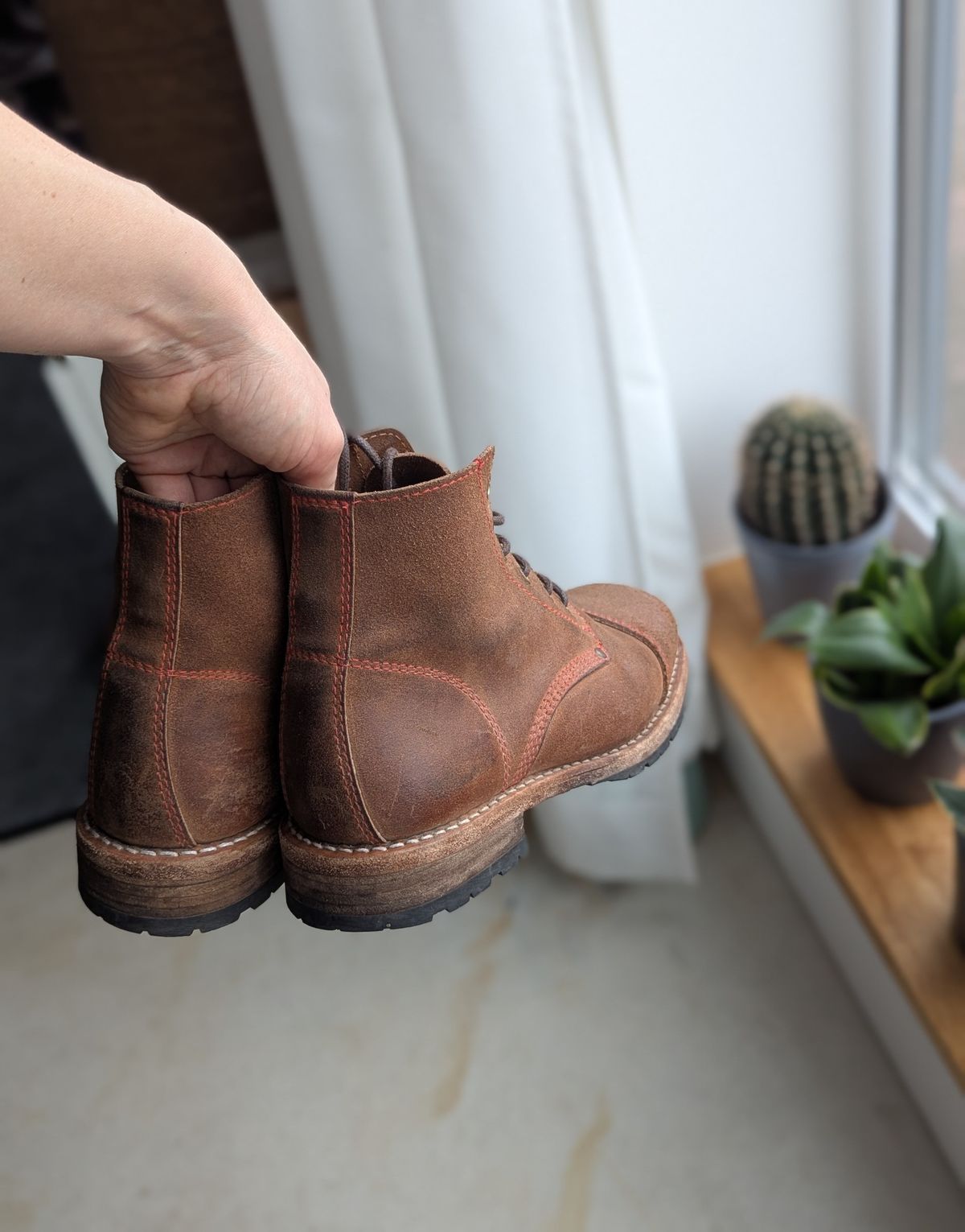 Photo by Rt on April 3, 2026 of the Urban Shepherd Country in Hand-buffed Portuguese top-grain Cowhide Leather, 2,2mm thick.