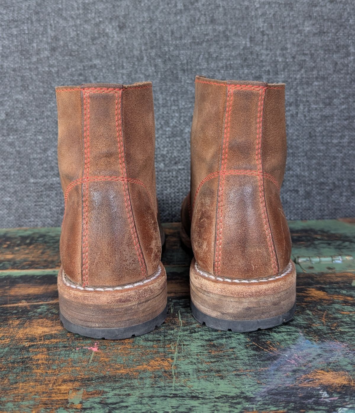 Photo by Rt on April 3, 2026 of the Urban Shepherd Country in Hand-buffed Portuguese top-grain Cowhide Leather, 2,2mm thick.