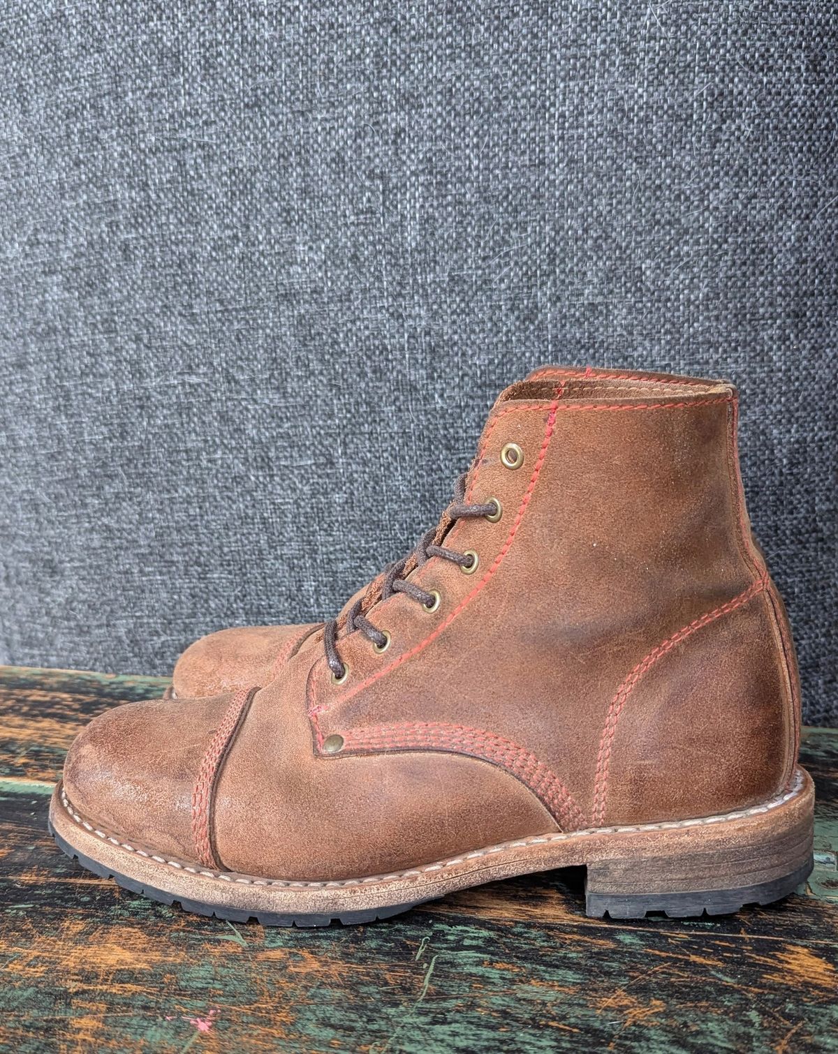 Photo by Rt on April 3, 2026 of the Urban Shepherd Country in Hand-buffed Portuguese top-grain Cowhide Leather, 2,2mm thick.