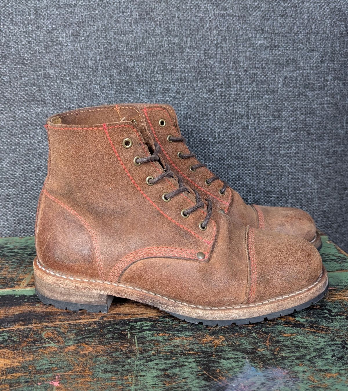 Photo by Rt on April 3, 2026 of the Urban Shepherd Country in Hand-buffed Portuguese top-grain Cowhide Leather, 2,2mm thick.