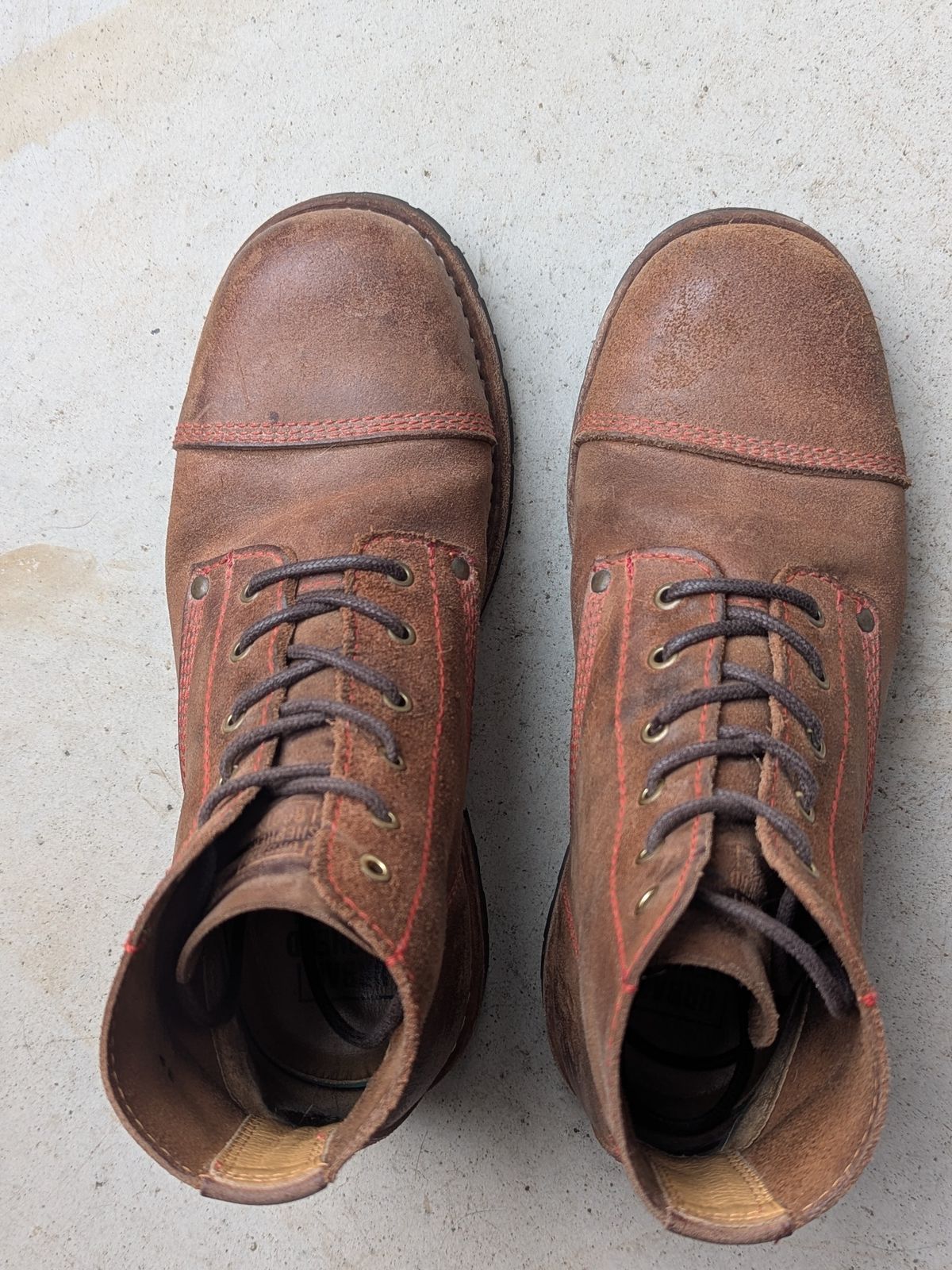 Photo by Rt on April 3, 2026 of the Urban Shepherd Country in Hand-buffed Portuguese top-grain Cowhide Leather, 2,2mm thick.