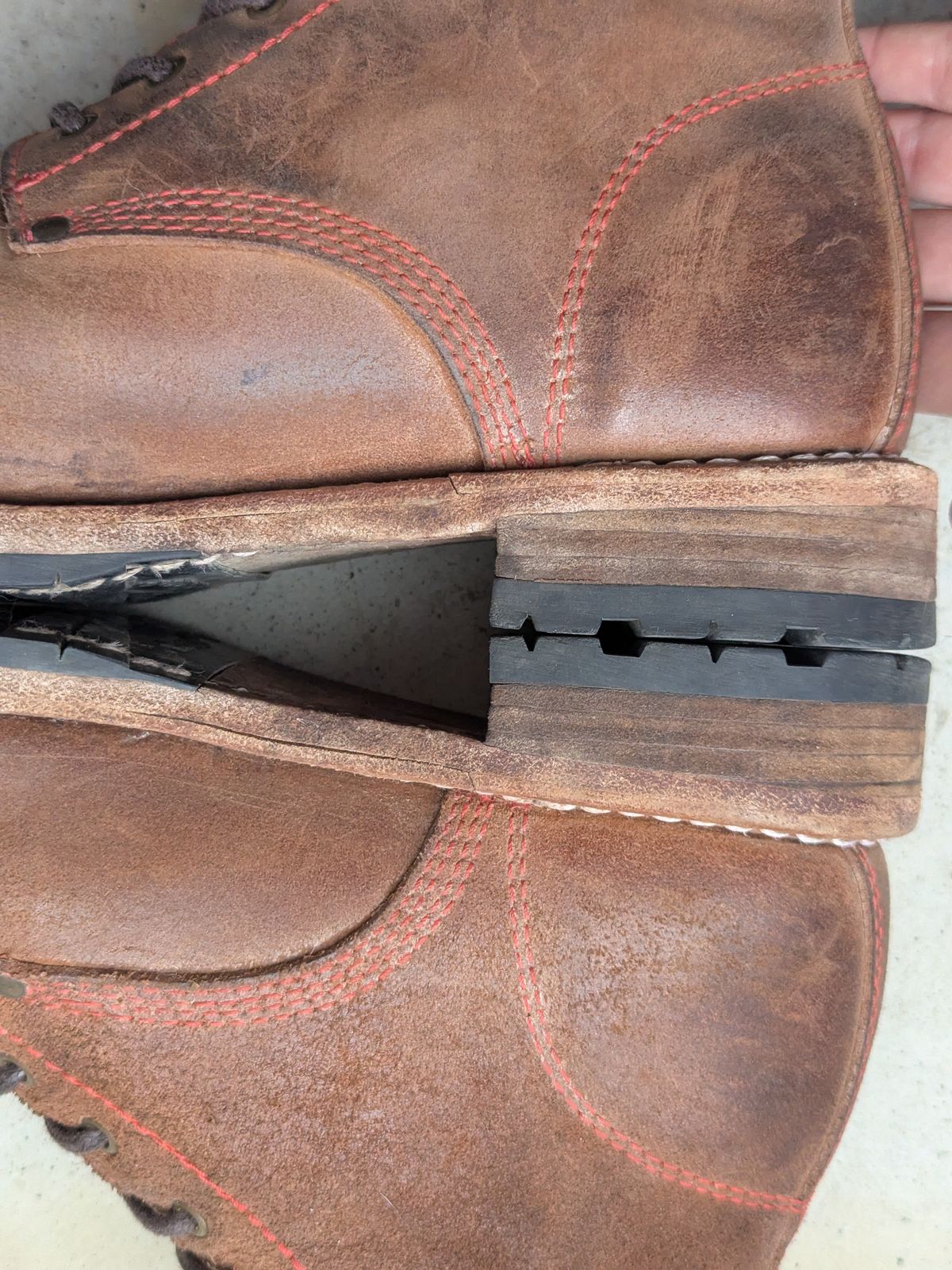 Photo by Rt on April 3, 2026 of the Urban Shepherd Country in Hand-buffed Portuguese top-grain Cowhide Leather, 2,2mm thick.