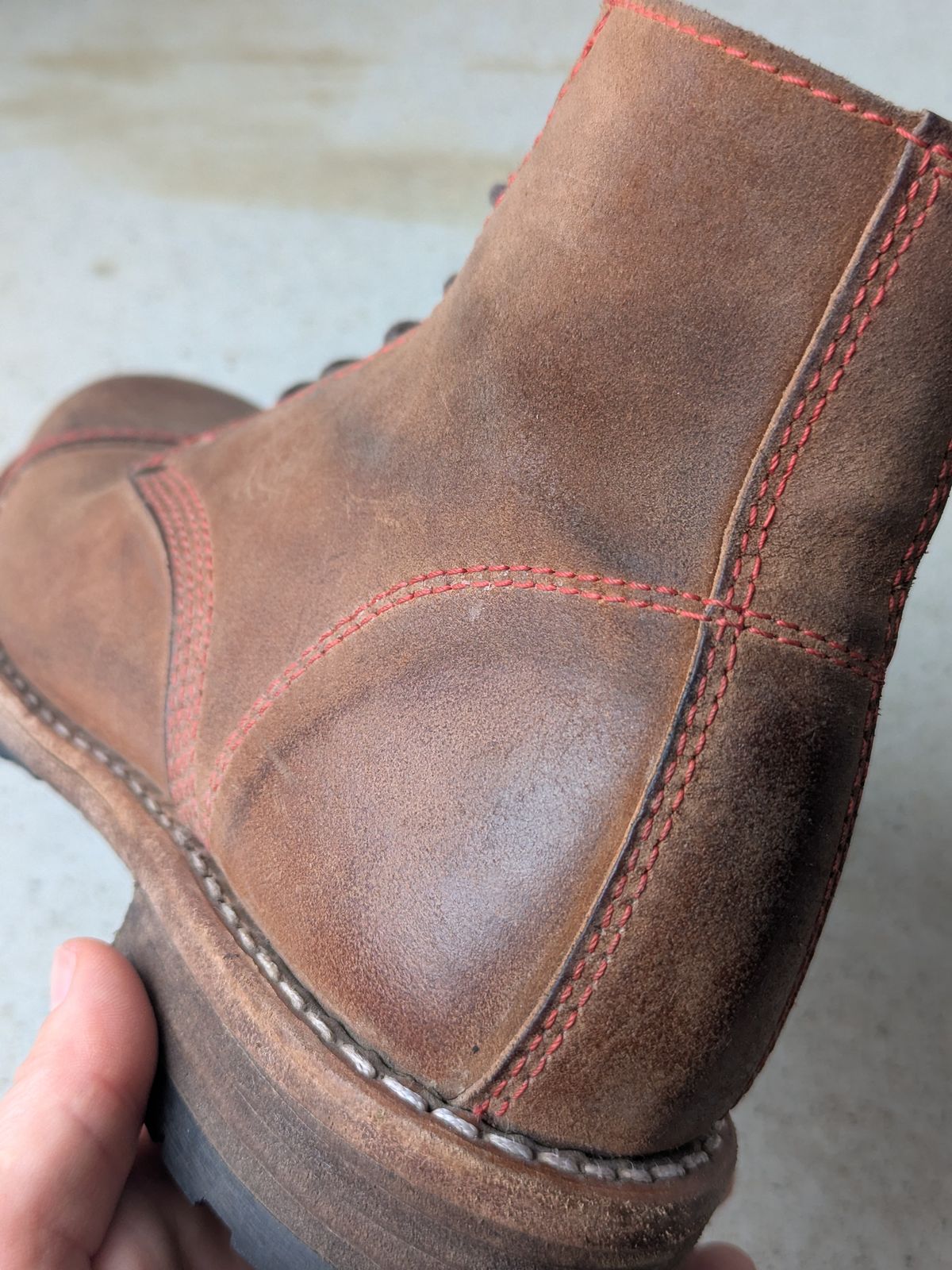 Photo by Rt on April 3, 2026 of the Urban Shepherd Country in Hand-buffed Portuguese top-grain Cowhide Leather, 2,2mm thick.