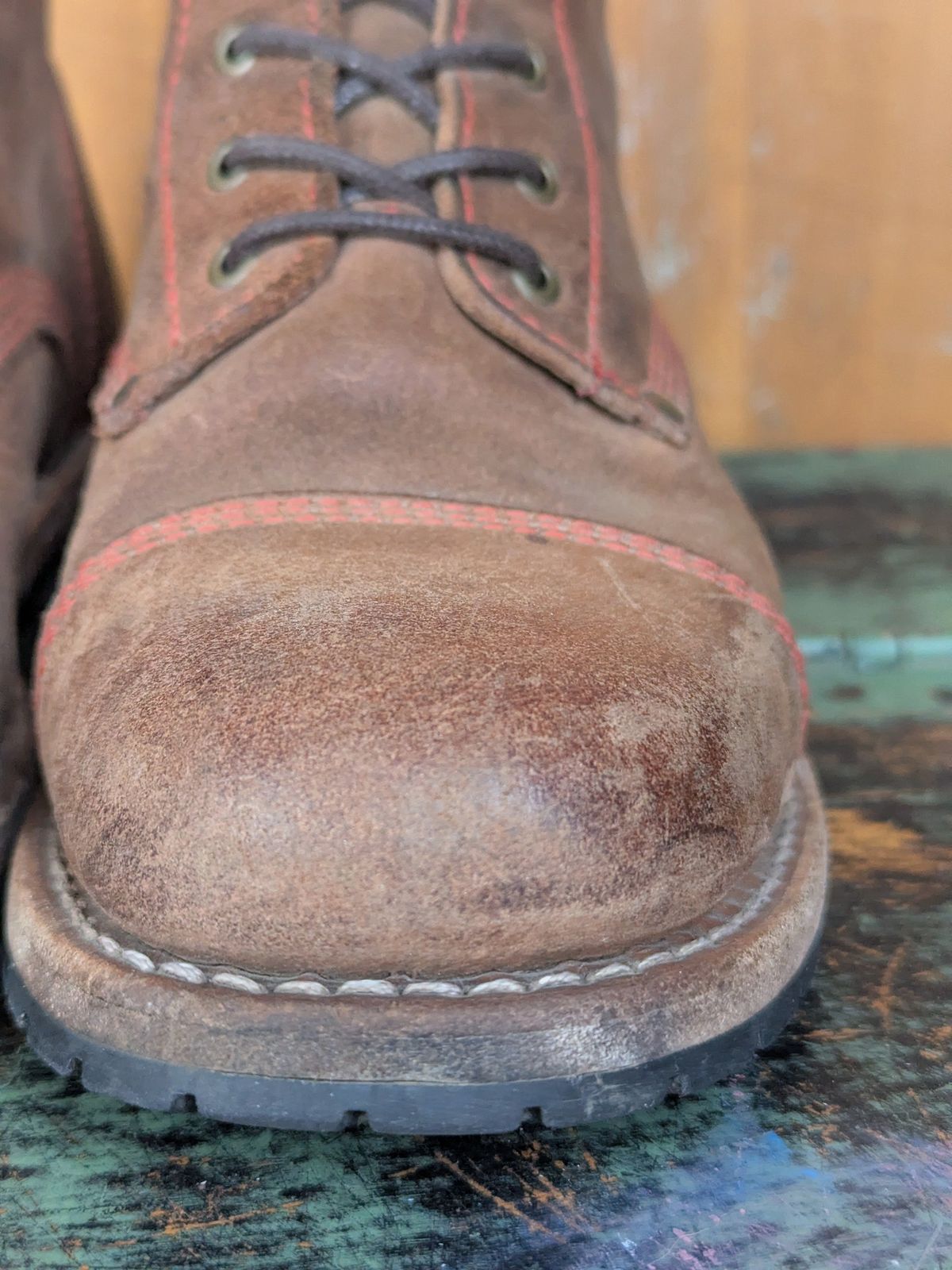 Photo by Rt on April 3, 2026 of the Urban Shepherd Country in Hand-buffed Portuguese top-grain Cowhide Leather, 2,2mm thick.