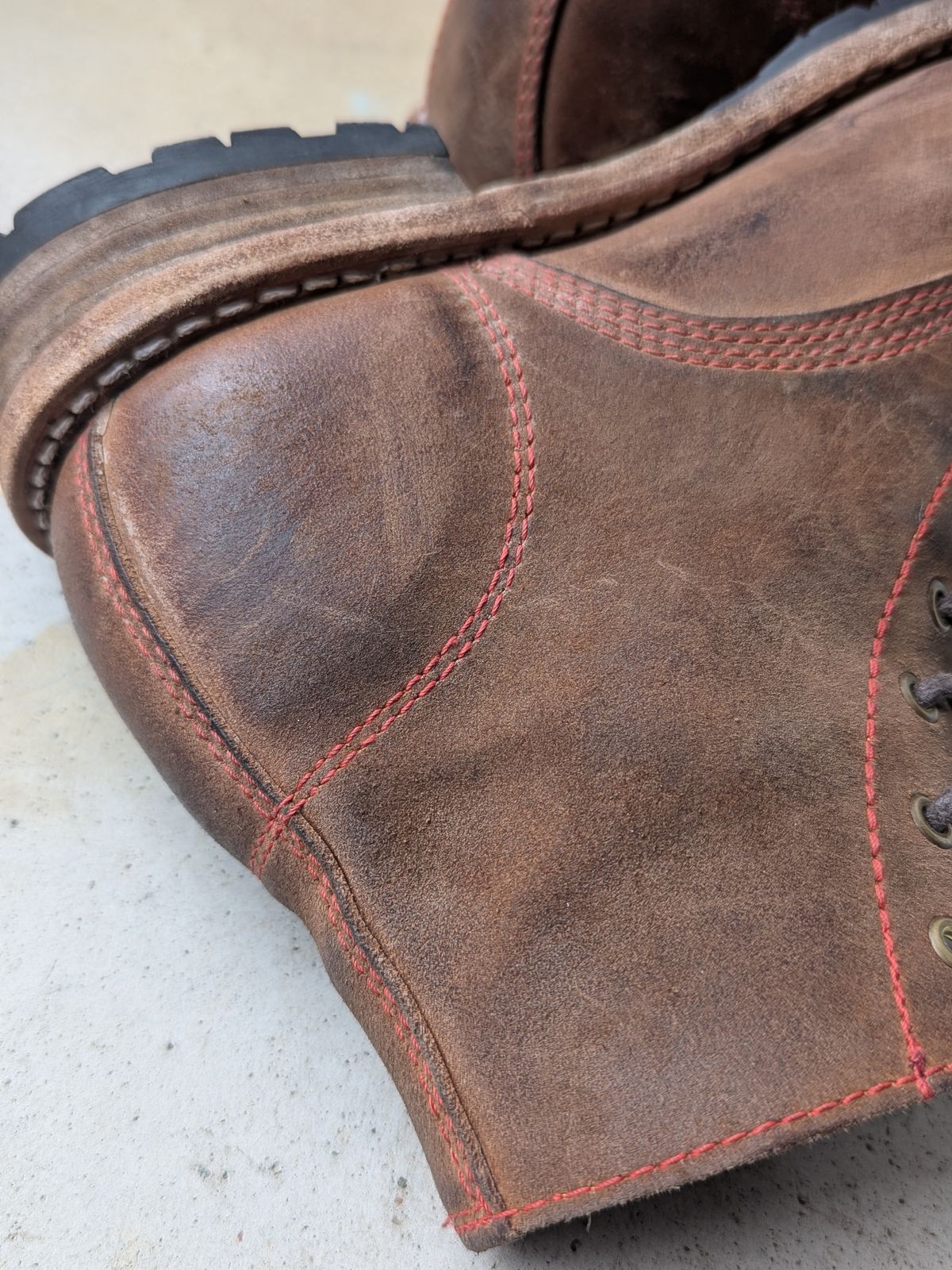 Photo by Rt on April 3, 2026 of the Urban Shepherd Country in Hand-buffed Portuguese top-grain Cowhide Leather, 2,2mm thick.