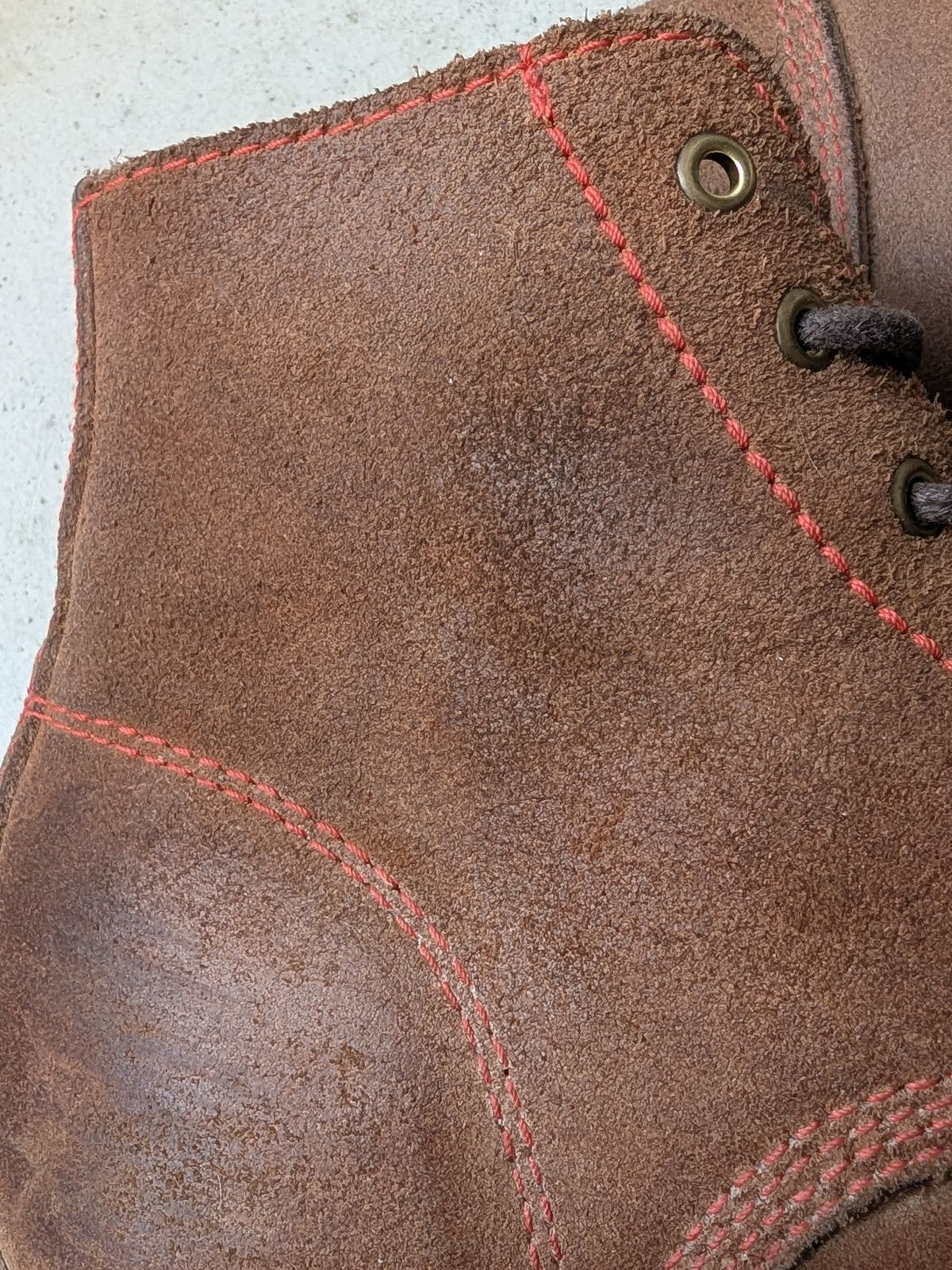 Photo by Rt on April 3, 2026 of the Urban Shepherd Country in Hand-buffed Portuguese top-grain Cowhide Leather, 2,2mm thick.