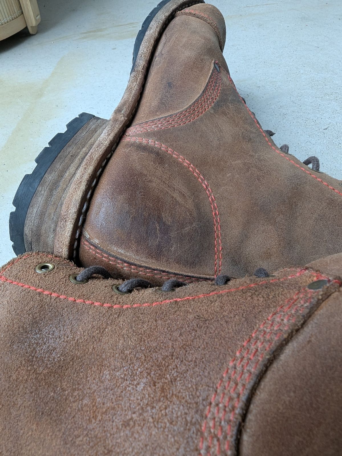 Photo by Rt on April 3, 2026 of the Urban Shepherd Country in Hand-buffed Portuguese top-grain Cowhide Leather, 2,2mm thick.