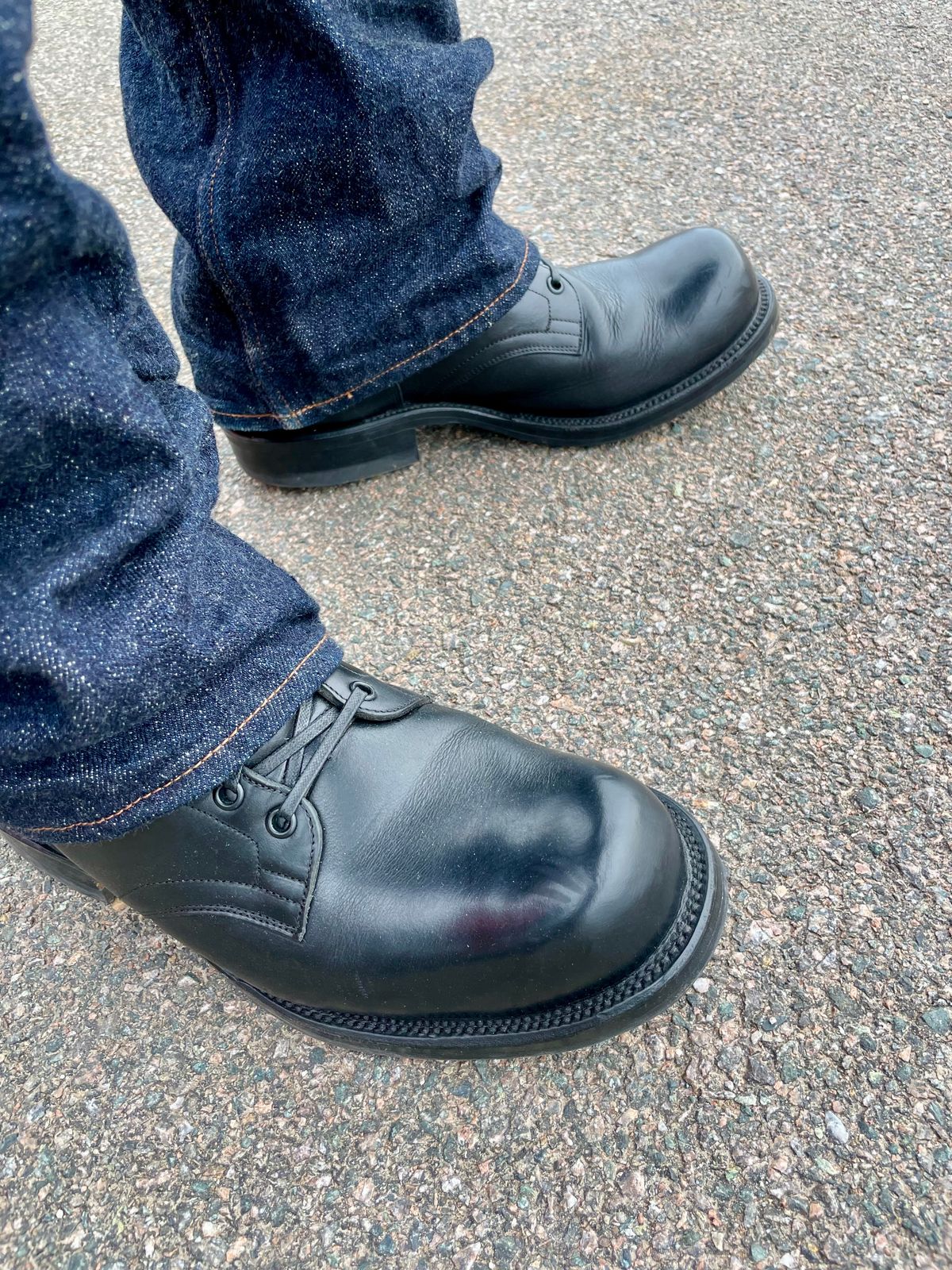 Photo by cmyyg on May 12, 2025 of the Viberg Service Boot in Horween Black Chromexcel.