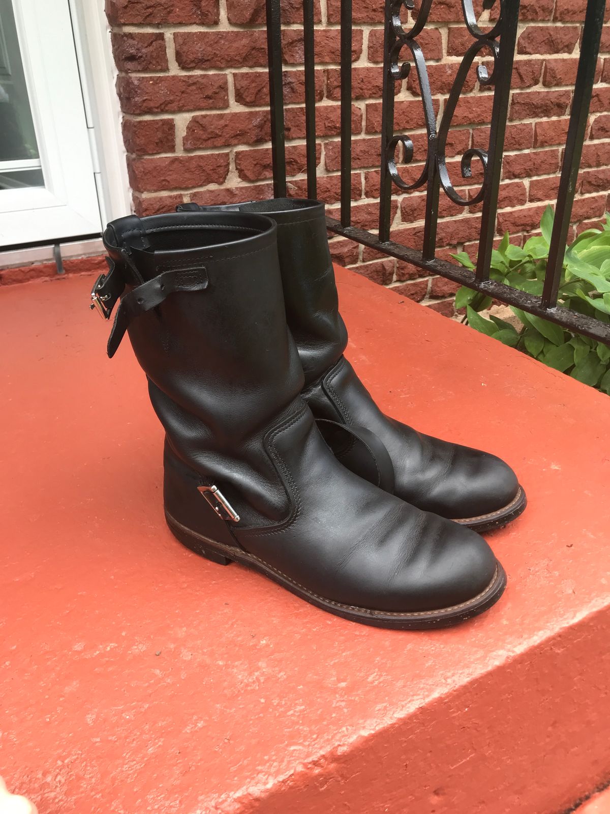 Photo by cmyyg on August 8, 2018 of the Red Wing 2990 in Black Harness (Oil Tanned).