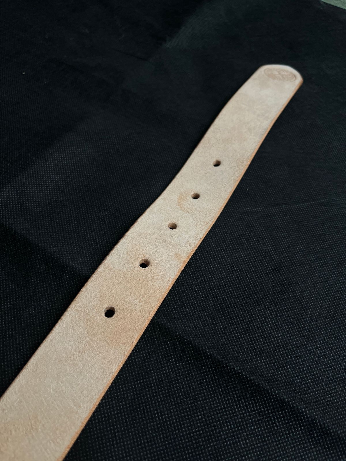 Photo by kkelunturan on October 1, 2025 of the Siege Leather Velvet Belt in Cow Vegtan Leather.