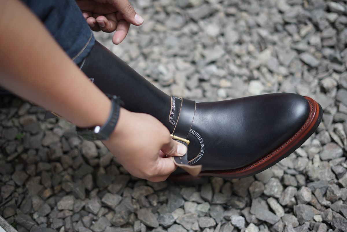 Photo by kkelunturan on October 3, 2025 of the Junkard Enginer boots 11 Inch in Seidel Black Double Shot.
