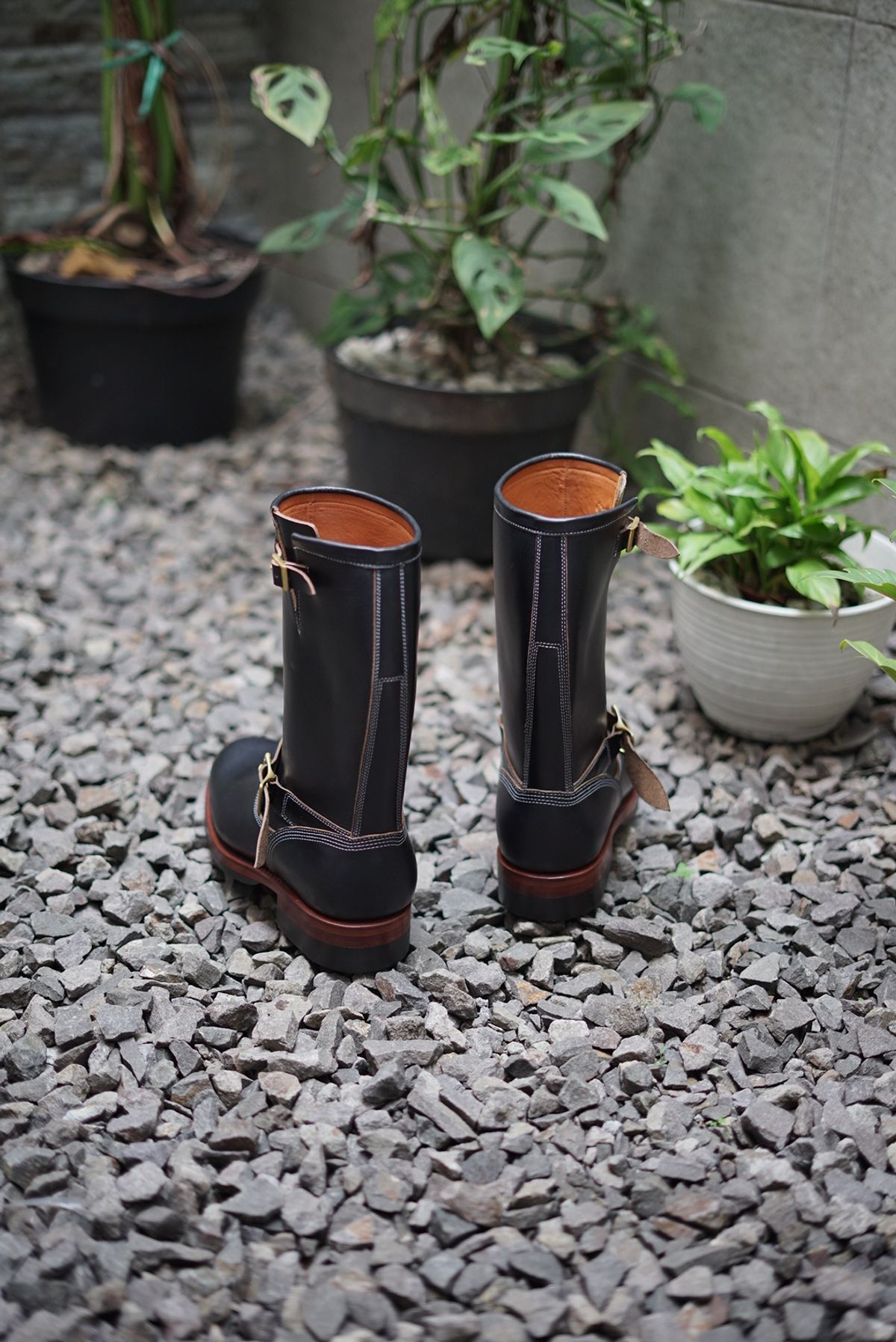 Photo by kkelunturan on October 3, 2025 of the Junkard Enginer boots 11 Inch in Seidel Black Double Shot.