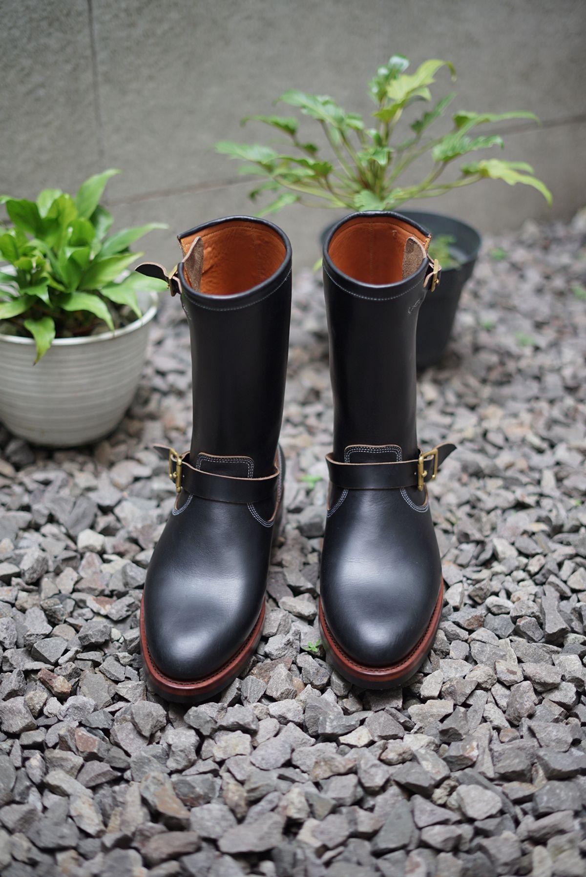 Photo by kkelunturan on October 3, 2025 of the Junkard Enginer boots 11 Inch in Seidel Black Double Shot.