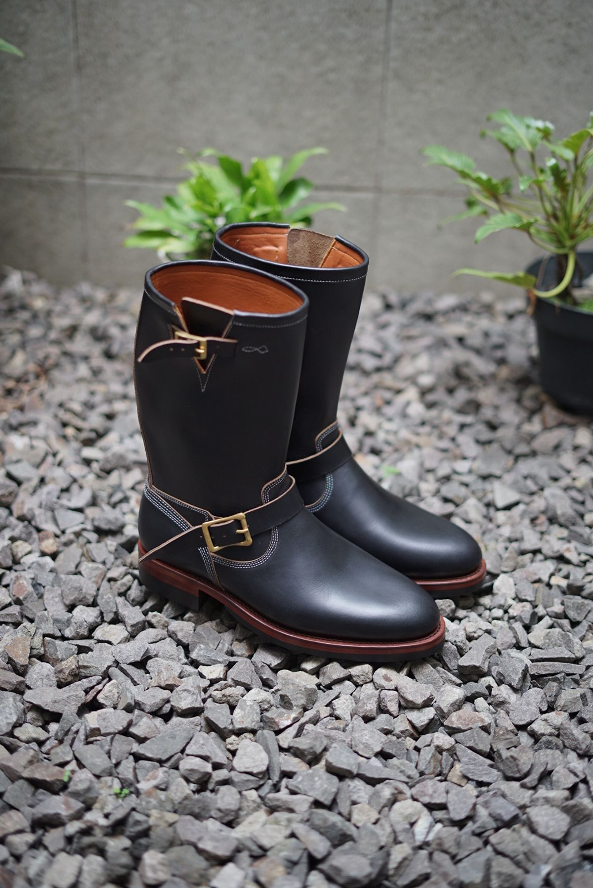 Photo by kkelunturan on October 3, 2025 of the Junkard Enginer boots 11 Inch in Seidel Black Double Shot.