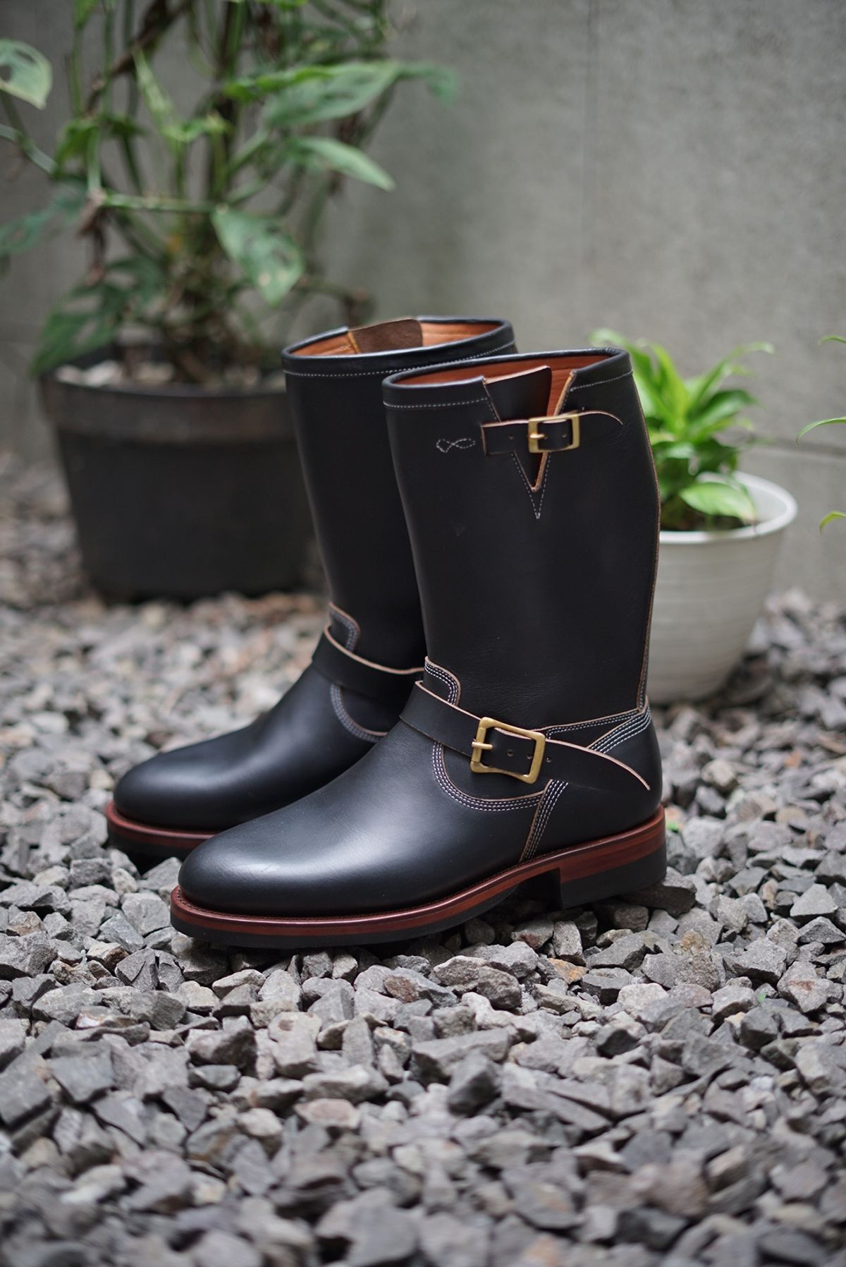 Photo by kkelunturan on October 3, 2025 of the Junkard Enginer boots 11 Inch in Seidel Black Double Shot.