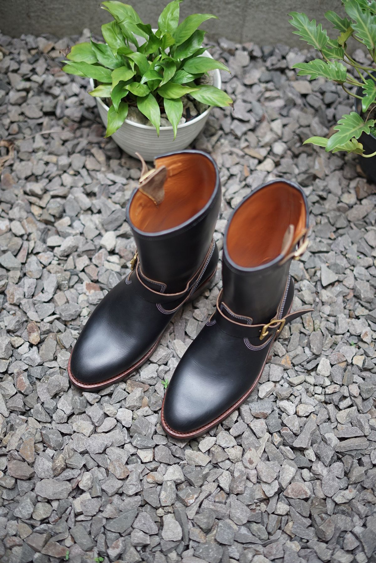Photo by kkelunturan on October 3, 2025 of the Junkard Enginer boots 11 Inch in Seidel Black Double Shot.