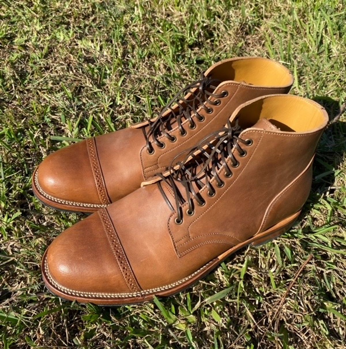 Photo by kjgarland on October 13, 2024 of the Viberg Service Boot in Natural Essex Horsebutt.