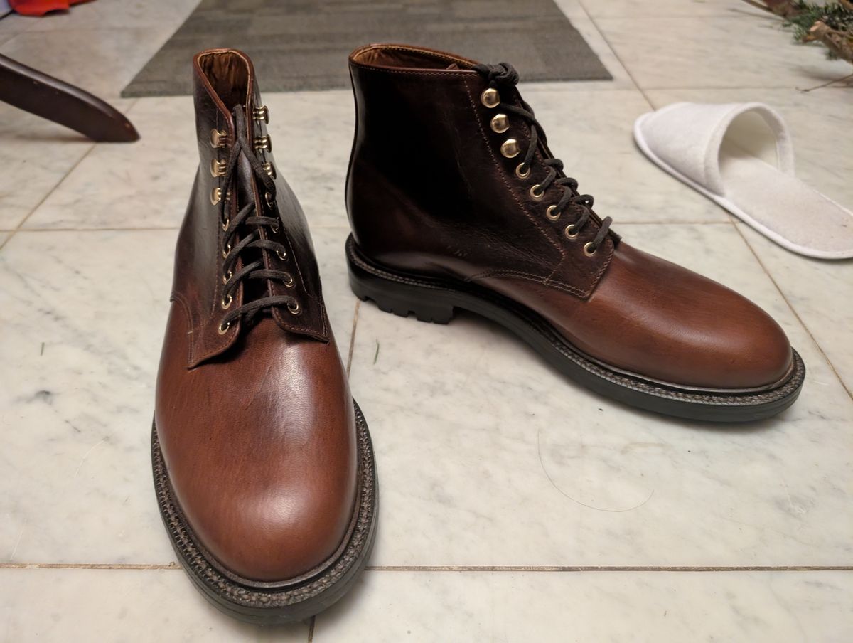 Photo by Ztephen on December 22, 2025 of the Grant Stone Edward Boot in Gallun / Red Denali Stag.