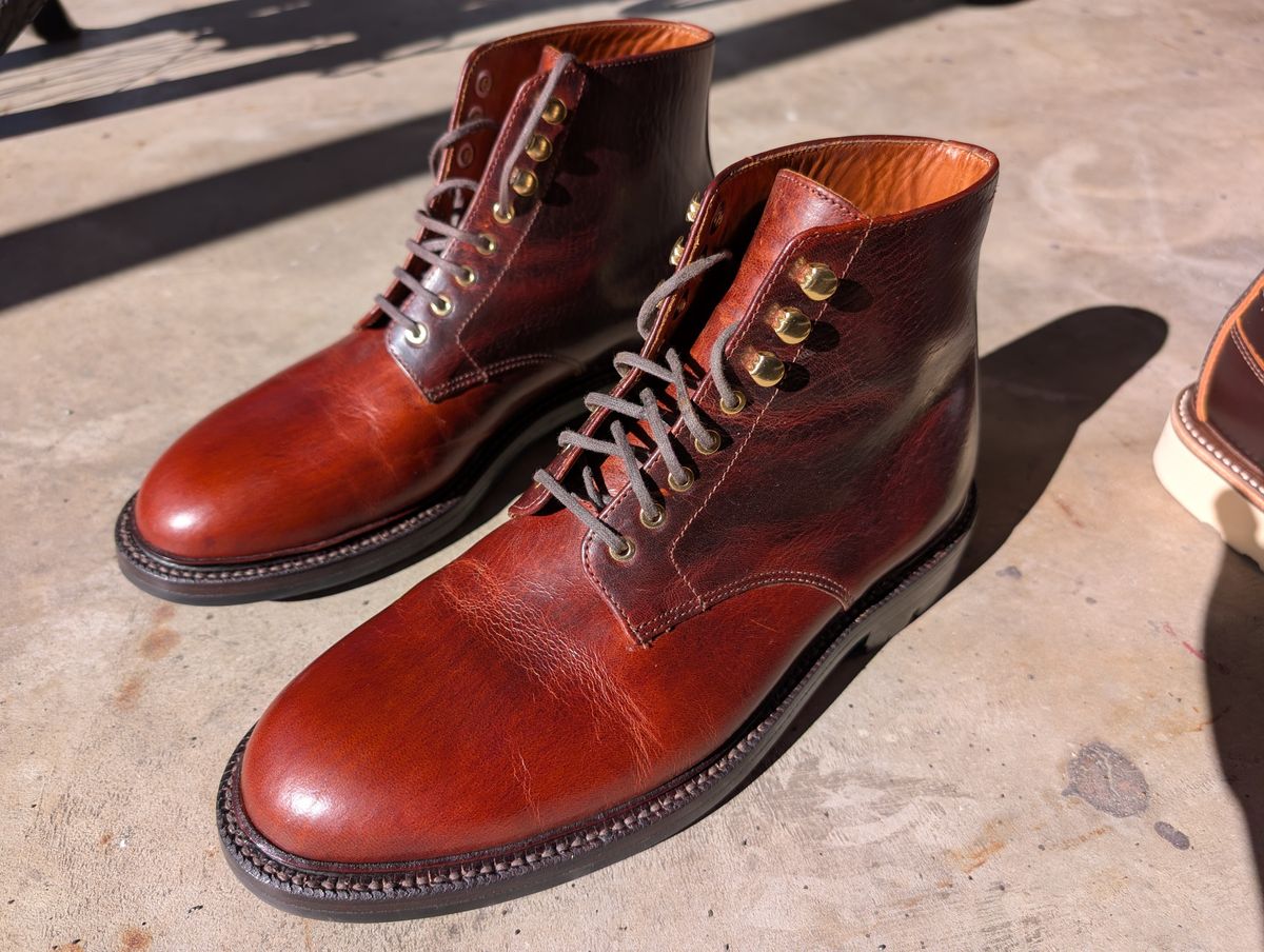 Photo by Ztephen on January 14, 2026 of the Grant Stone Edward Boot in Gallun / Red Denali Stag.