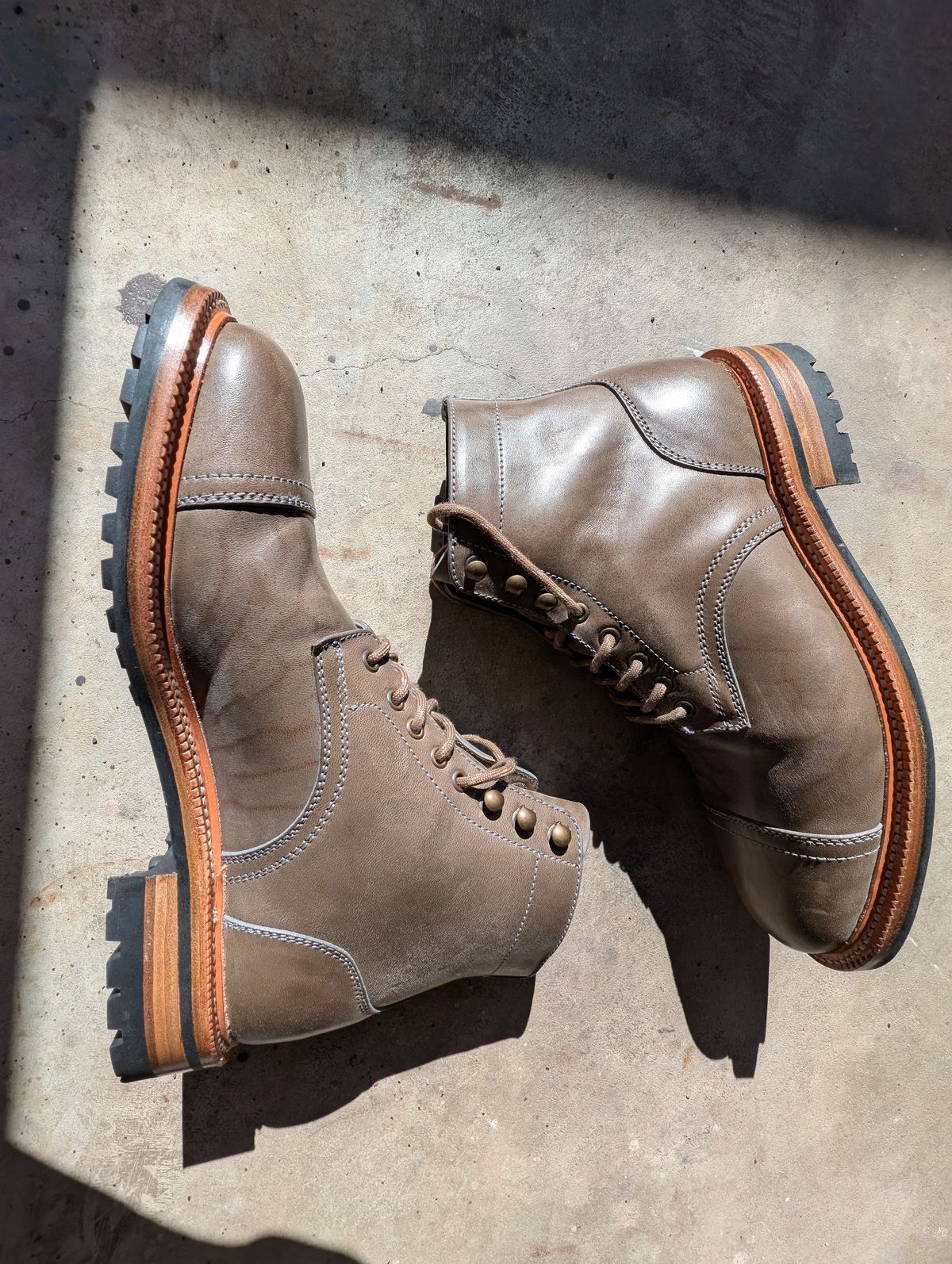 Photo by Ztephen on January 14, 2026 of the Parkhurst The Richmond in Maryam Graphite Horsebutt.