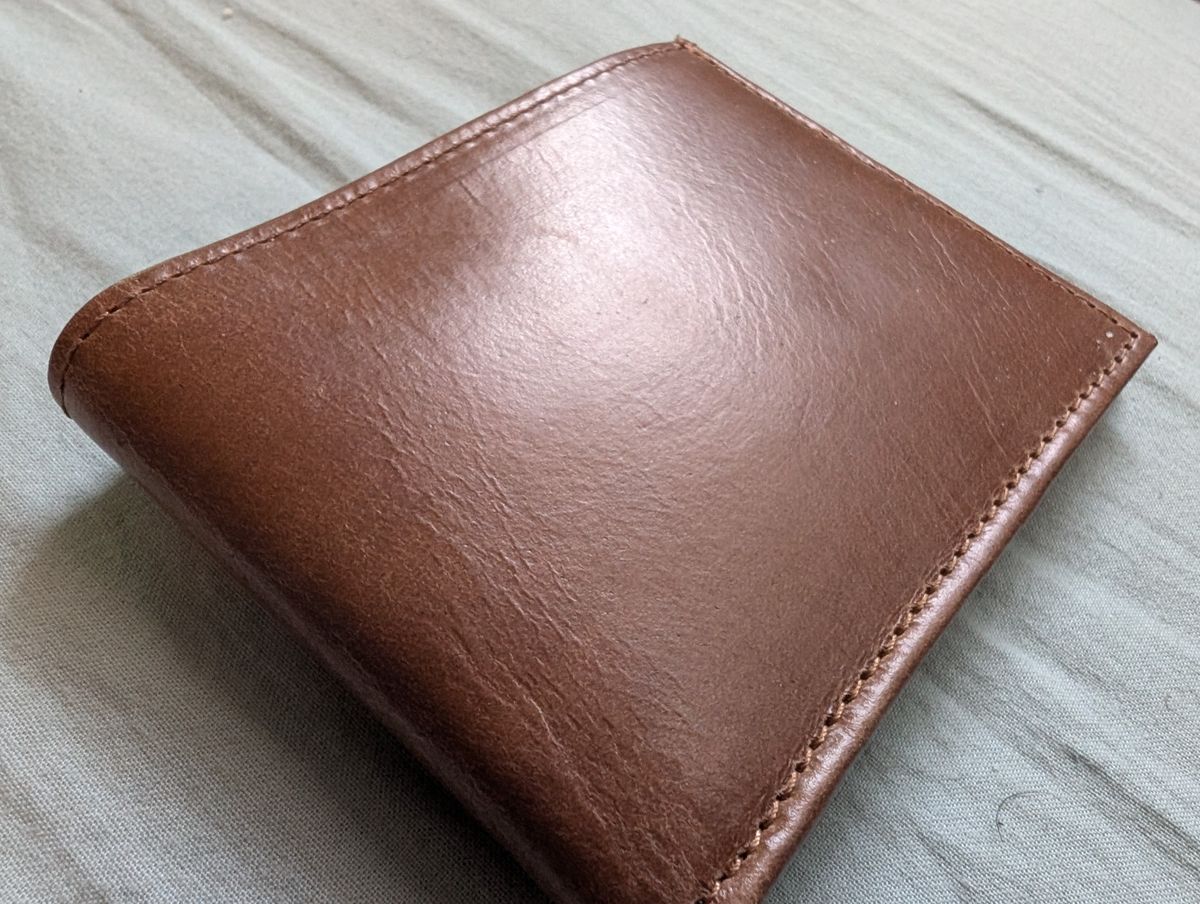 Photo by Ztephen on December 22, 2025 of the Thursday Thursday/Bifold Wallet in Horween Natural Chromexcel.