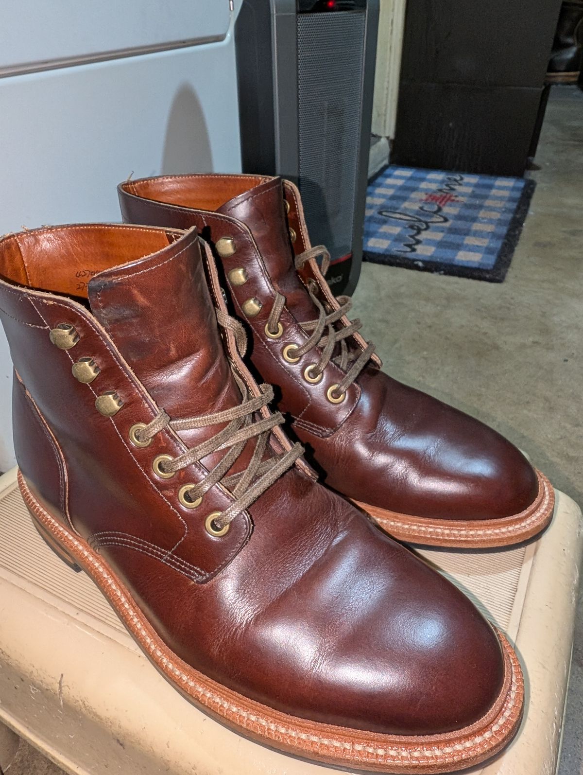 Photo by Ztephen on December 22, 2025 of the Grant Stone Diesel Boot in Horween Crimson Chromexcel.